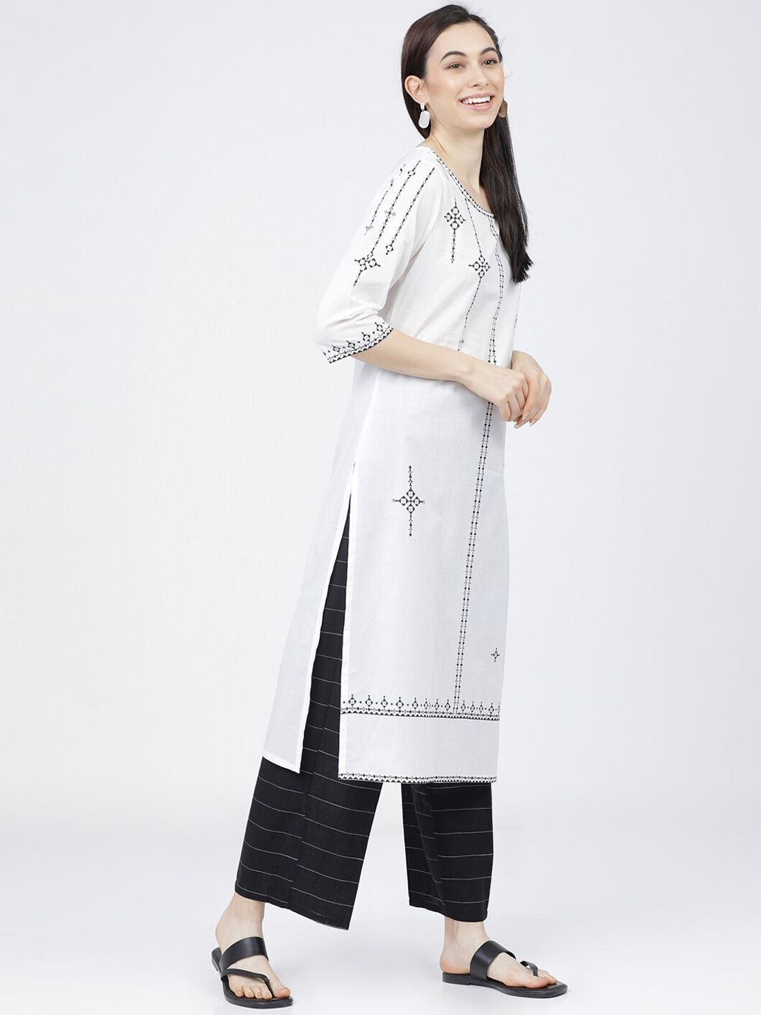 Vishudh Women Off White & Black Geometric Yoke Design Thread Work White Romance Kurta