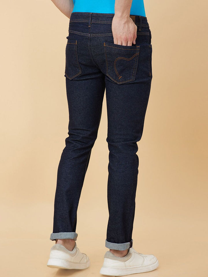 Menjadi lelaki manusia kurus jeans yang kurus