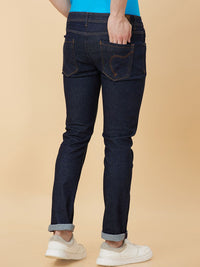 Menjadi lelaki manusia kurus jeans yang kurus