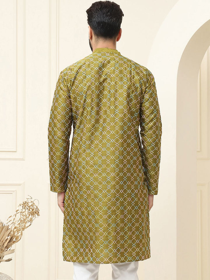 SOJANYA Geometric Embroidered Mandarin Collar Thread Work Kurta