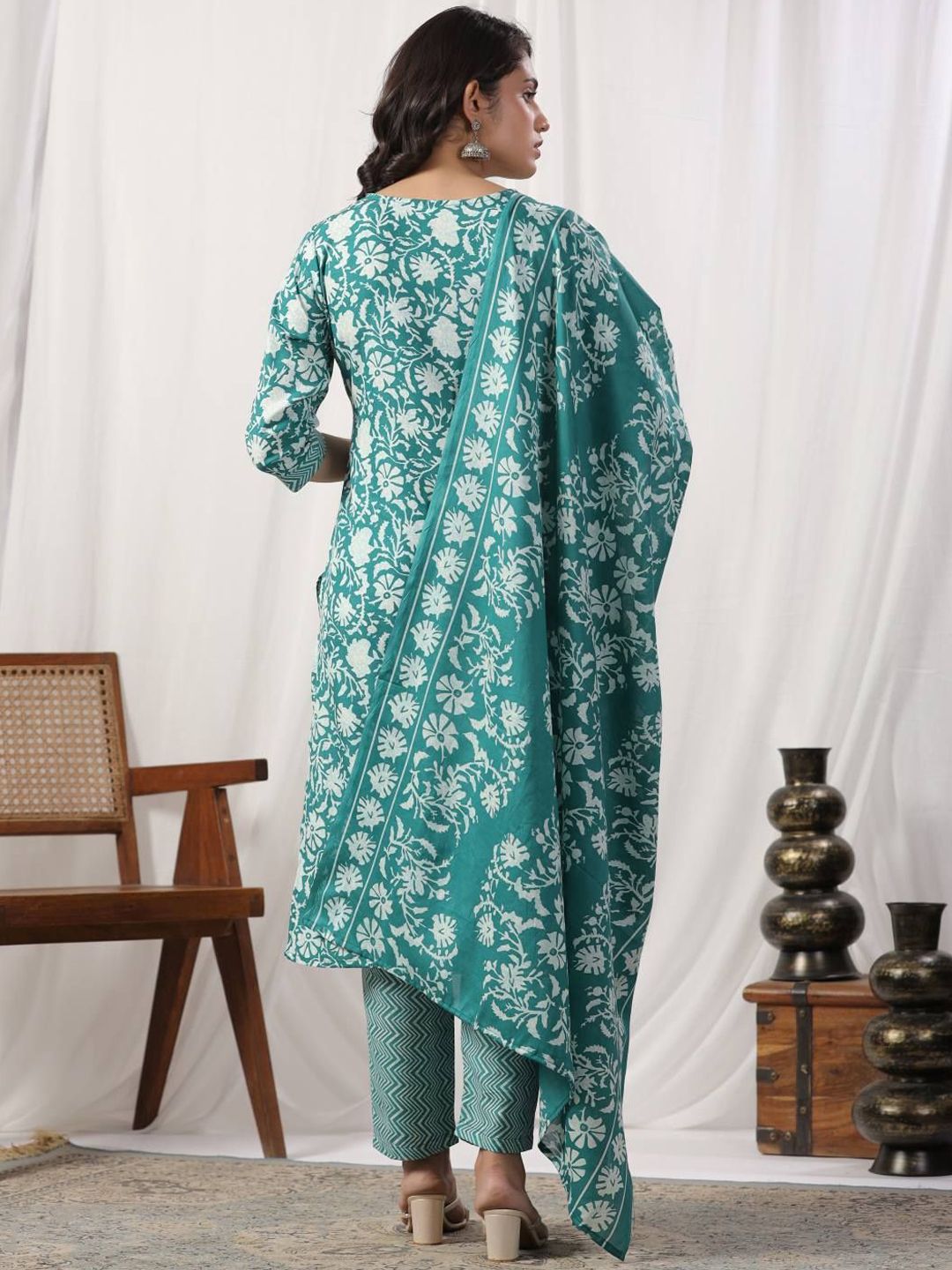 Varanga Women Floral Printed Regular Kurta with Trousers & With Dupatta