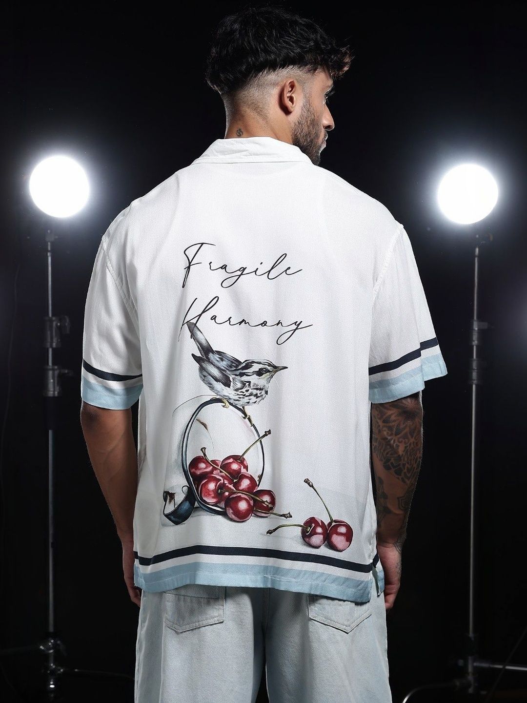 Baju Lengan Pendek Kapas Grafik Fragile Bird Eszett
