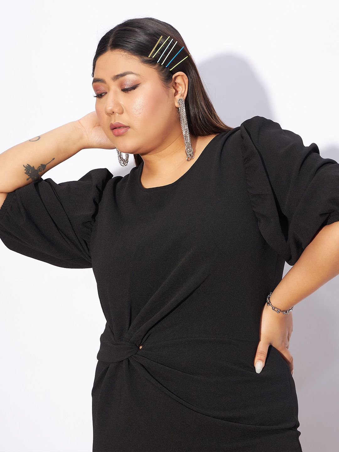 SASSAFRAS Curve Plus Size Black Twisted Knot Puff Sleeves Sheath Midi Dress