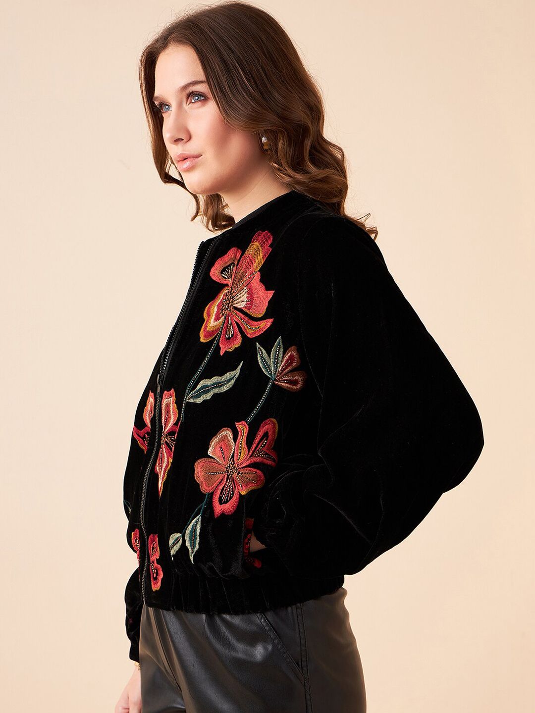 Antheaa Black Floral Collar Collar Collar Velvet Jacket yang disesuaikan