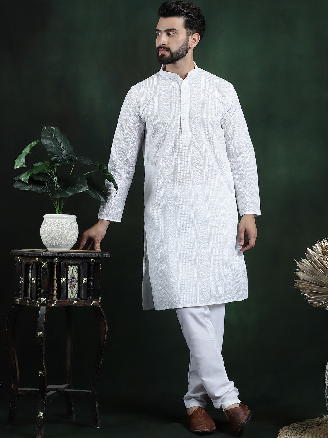 SOJANYA Geometric Embroidered Thread Work Pure Cotton Straight Kurta With Churidar