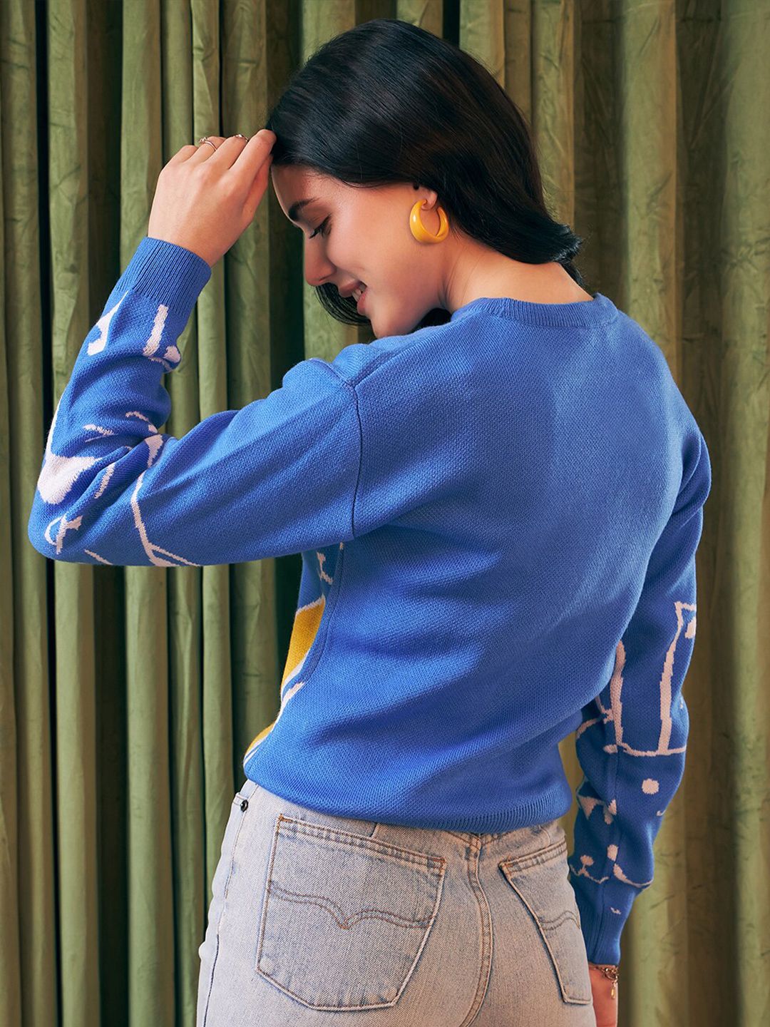 Berrylush Graphic Printed Acrylic Pullover