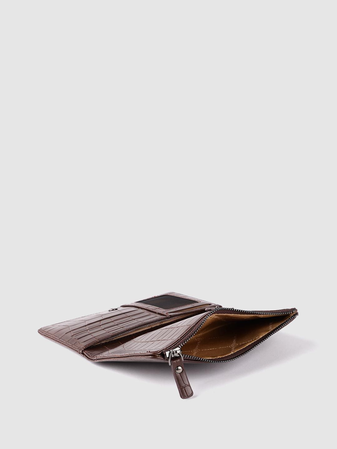 Lino Perros Women Textured Passport Holder