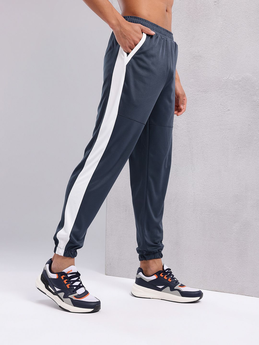HRX by Hrithik Roshan Men Mid-Rise Rapid-Dry Training Joggers with Side Taping