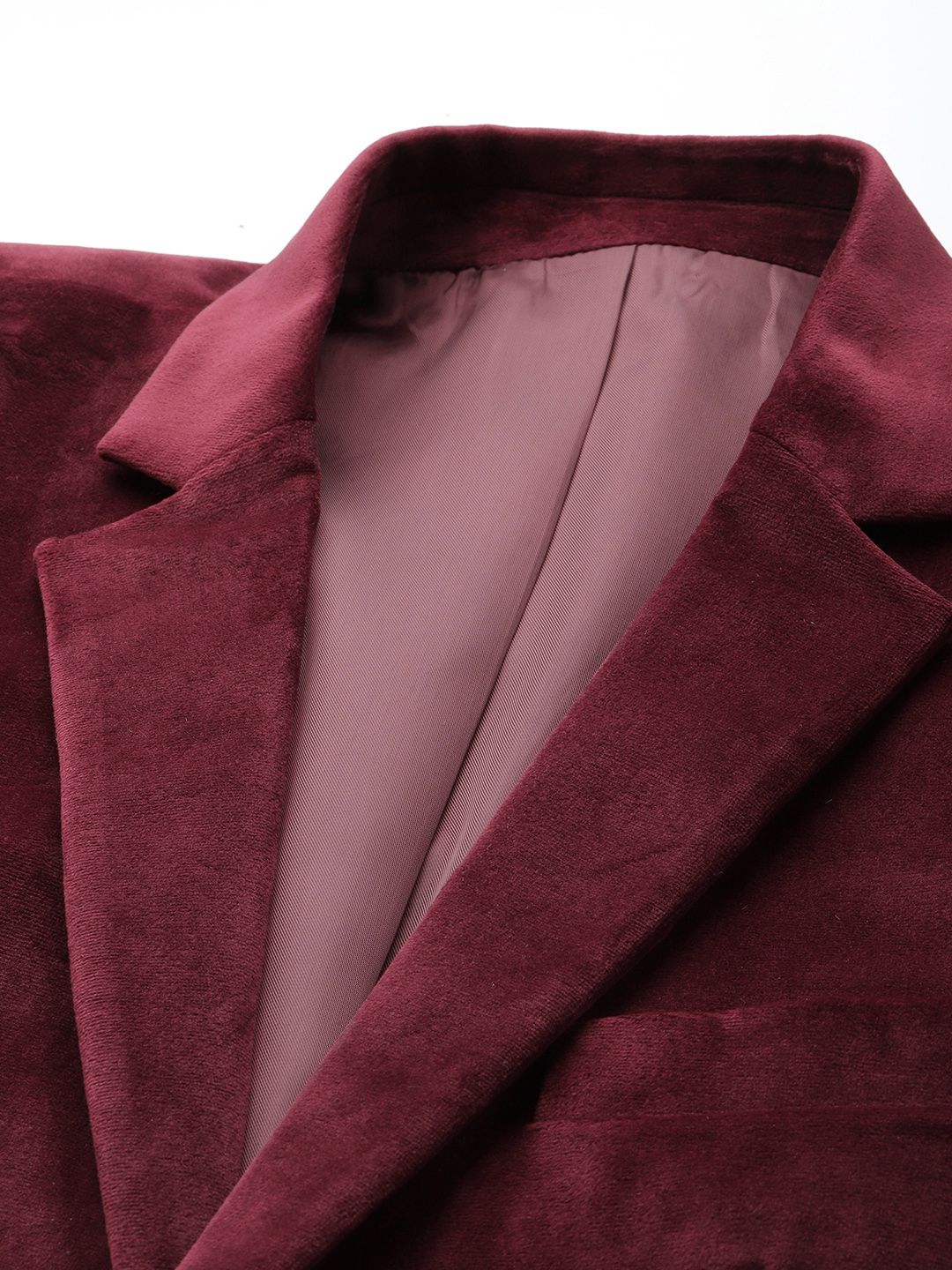 House of Pataudi Notched Lapel Single-Breasted Velvet Finish Jashn Party Blazer