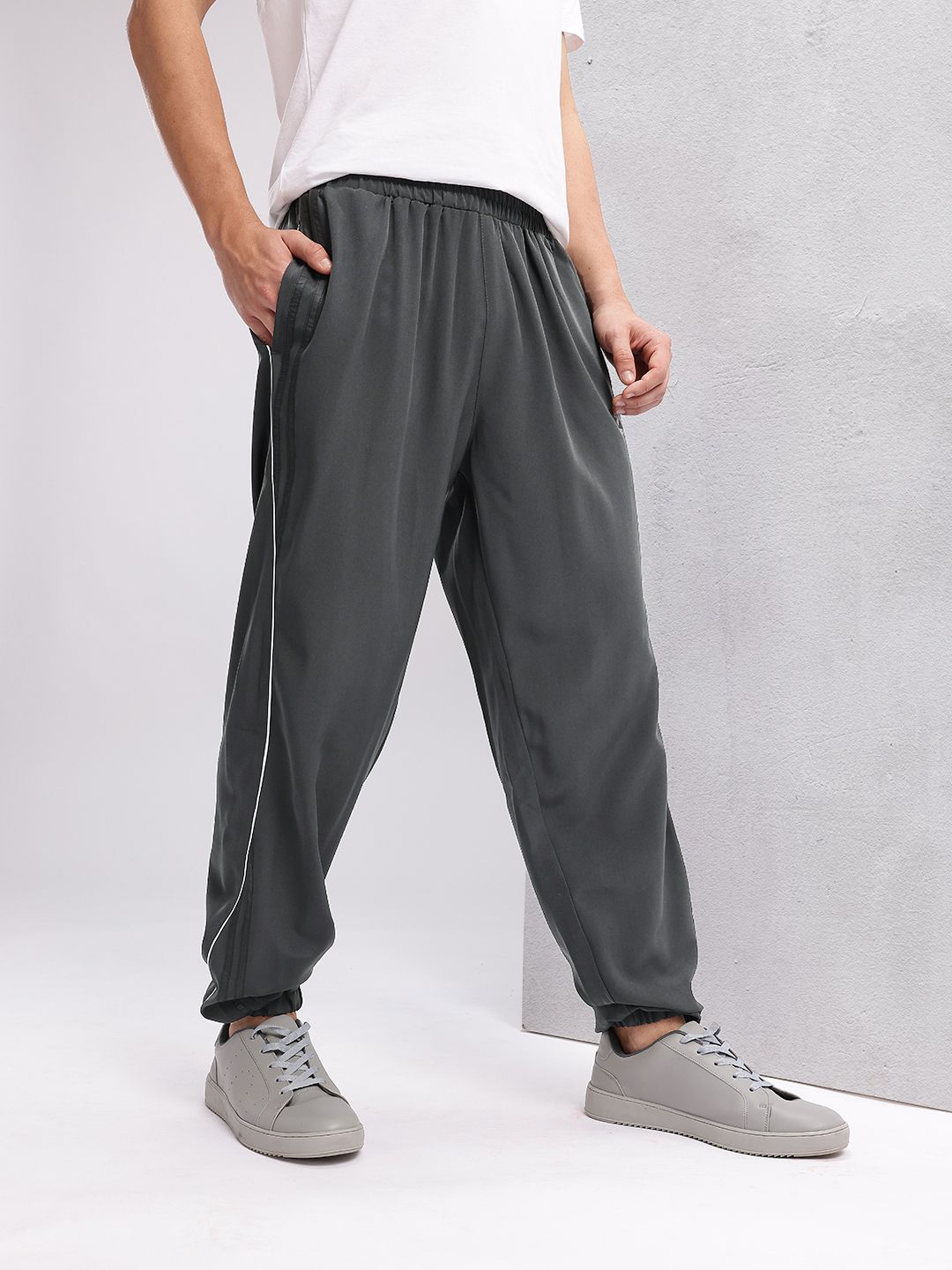 HRX by Hrithik Roshan Men Contrast Piping Lifestyle Joggers