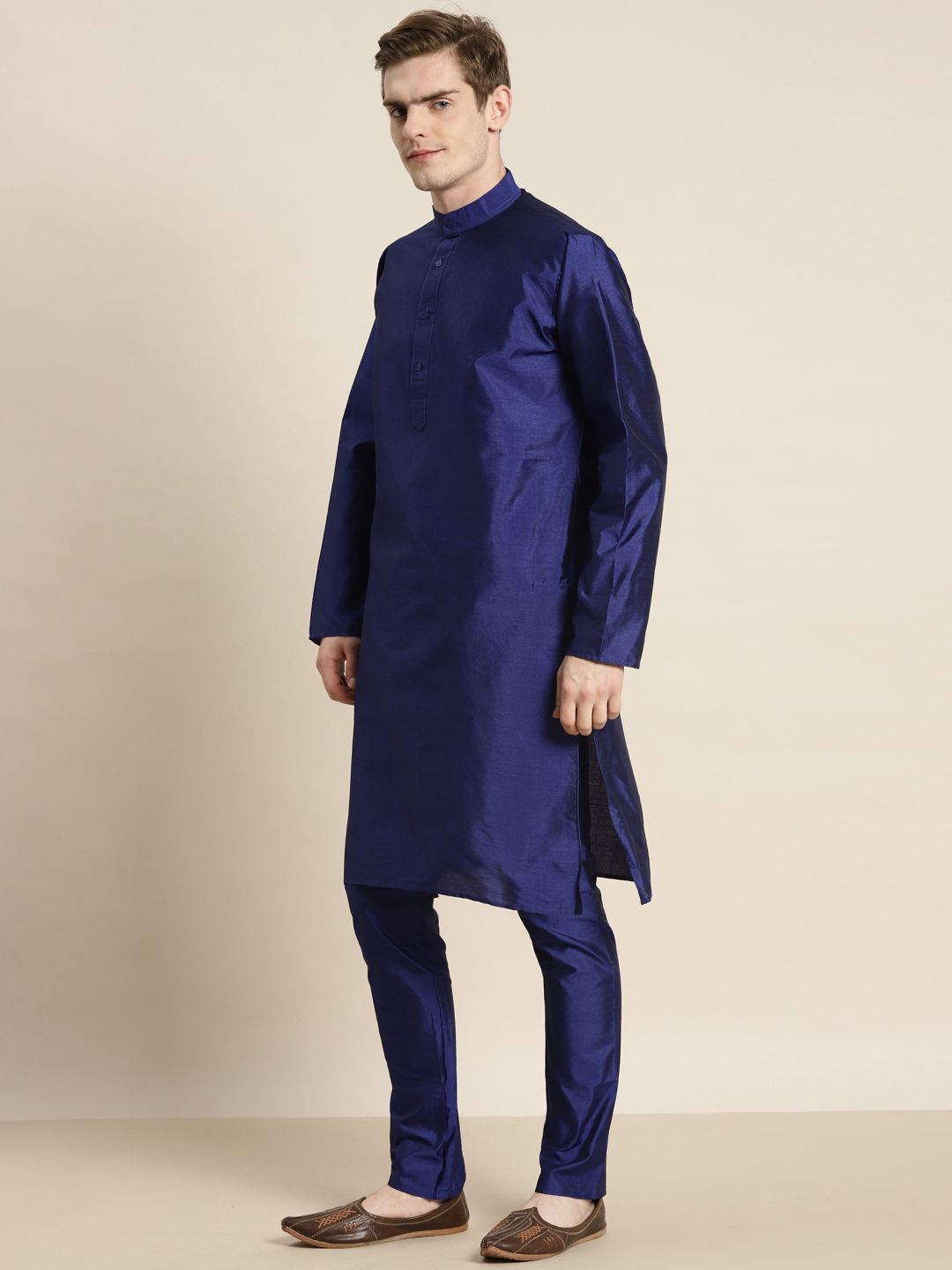 SOJANYA Men Blue Kurta with Churidar
