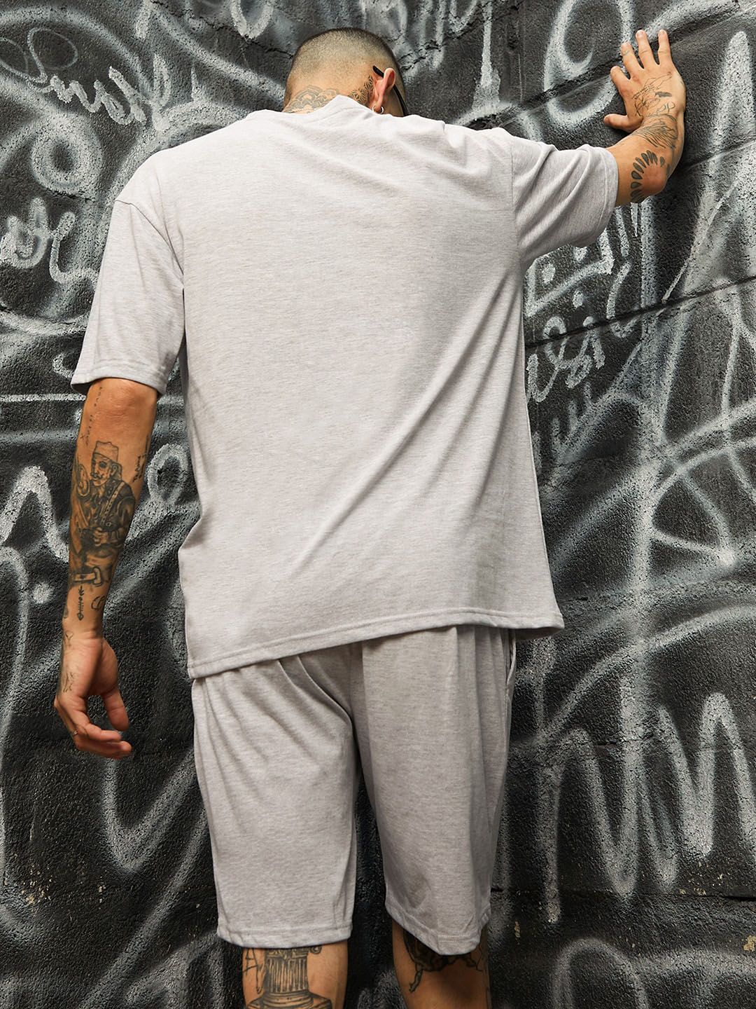 Campus Sutra Men Solid Cotton T-Shirt & Shorts Co-Ord Set