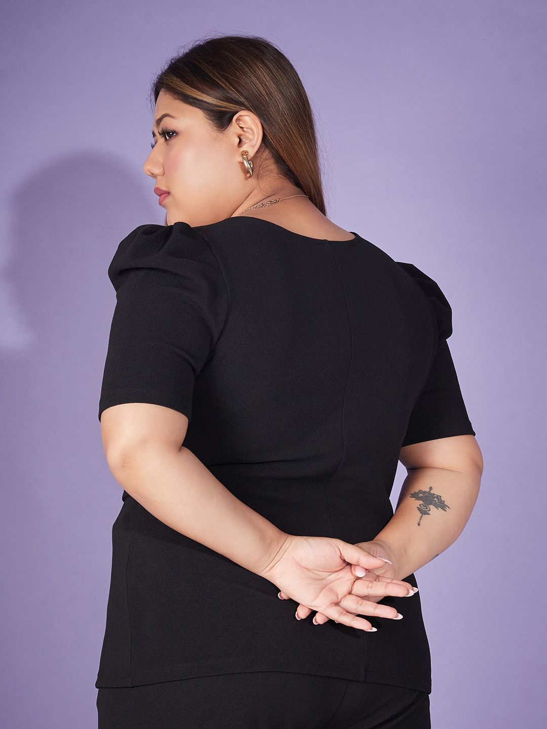 SASSAFRAS Curve Black Scoop Neck Puff Sleeves Top