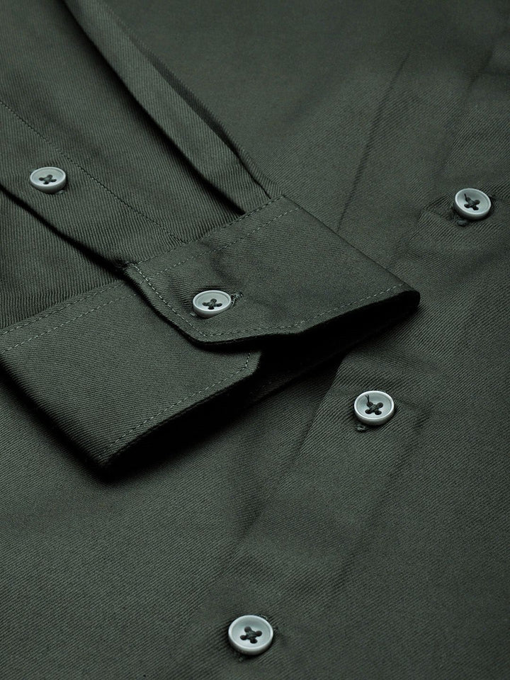 The Indian Garage Co. X Luxe Men Solid Slim Fit Opaque Formal Shirt