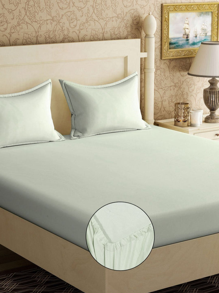KLOTTHE Green Solid Cotton 300 TC Fitted King Bedsheet with 2 Pillow Covers-250 x 225 cm
