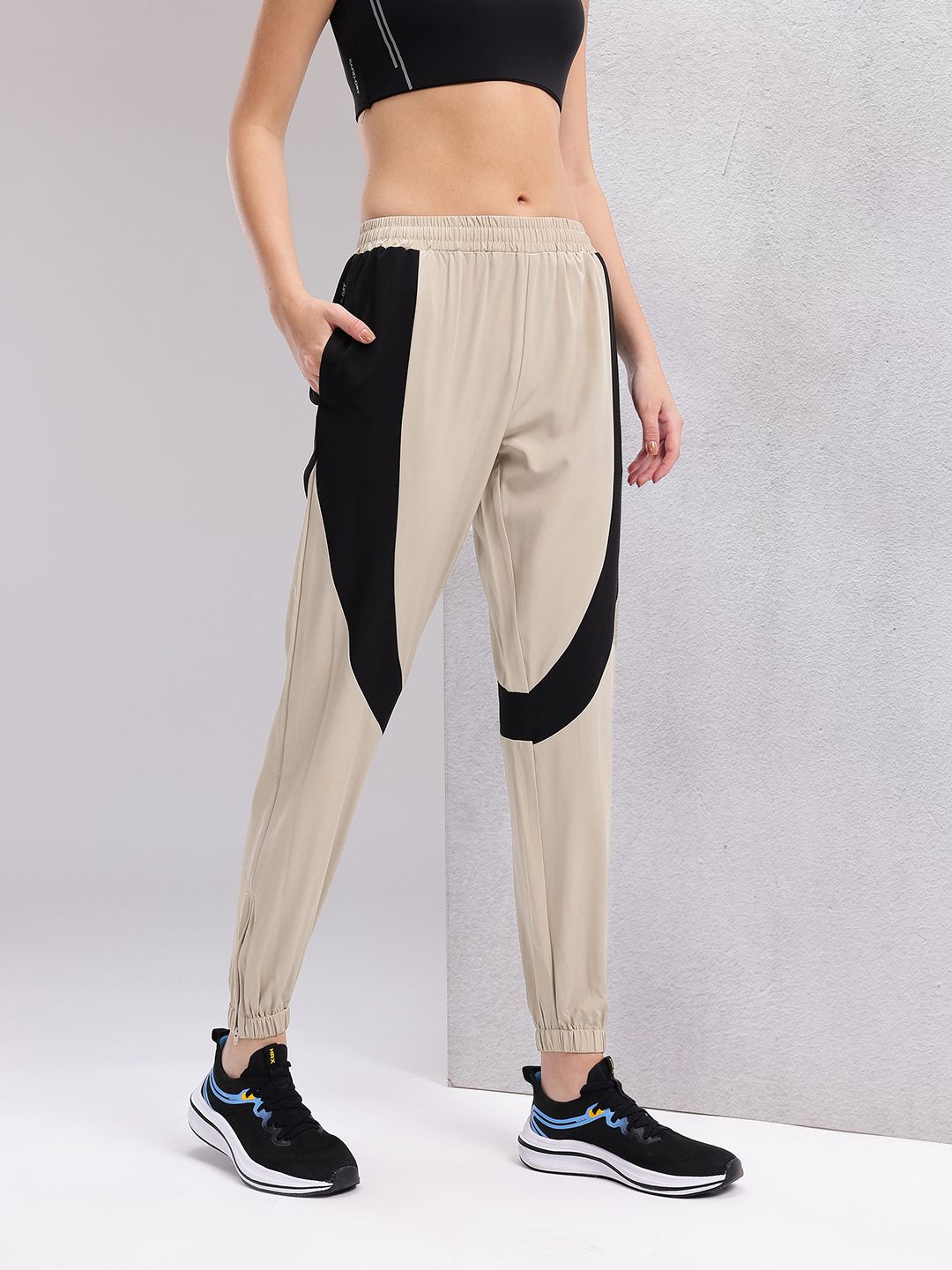HRX by Hrithik Roshan Women Colourblocked Rapid-Dry Training Joggers