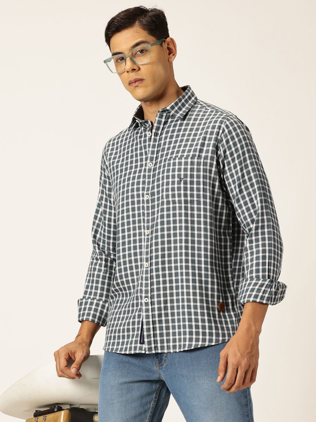 Thomas Scott Men Slim Fit Gingham Checks Spread Collar Casual Shirt