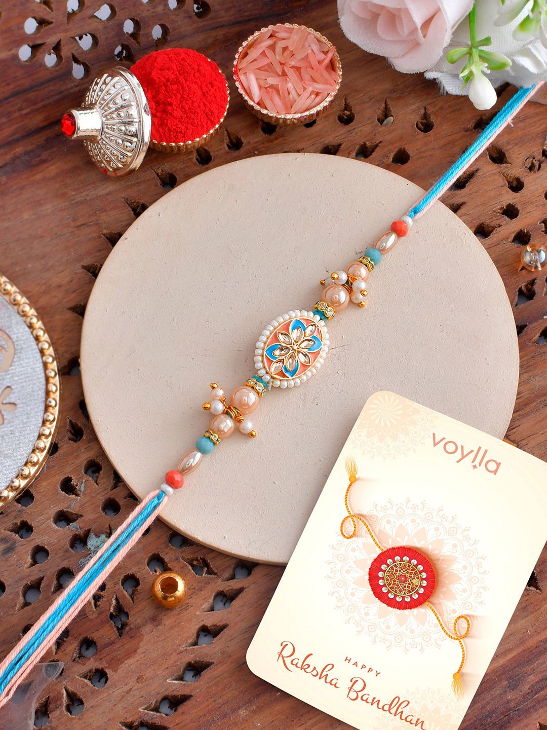 Voylla Men Benang Rekaan Tradisional Mutiara Rakhi
