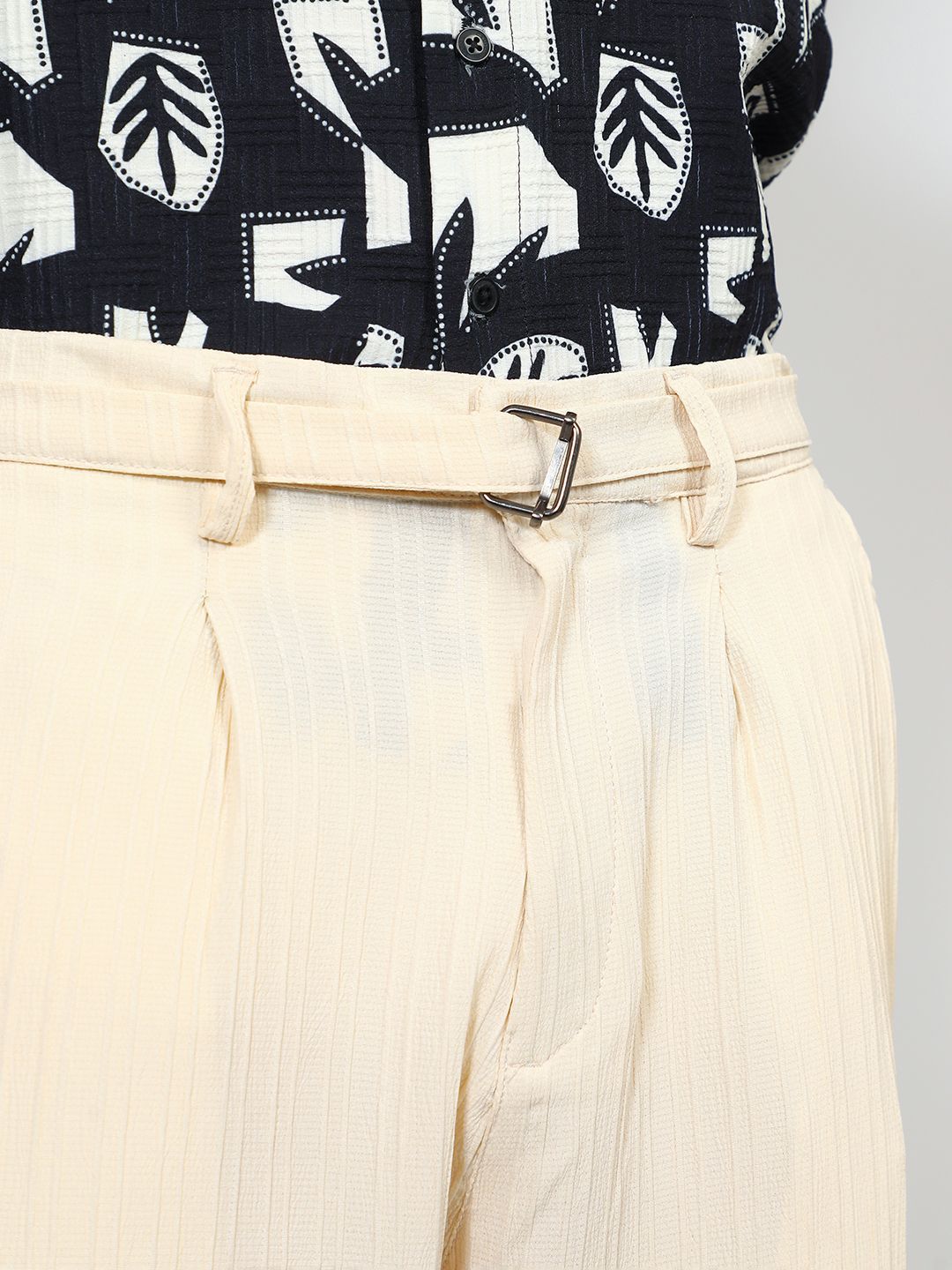 Campus Sutra Men Comfort Easy Wash Pleated Joggers Trousers