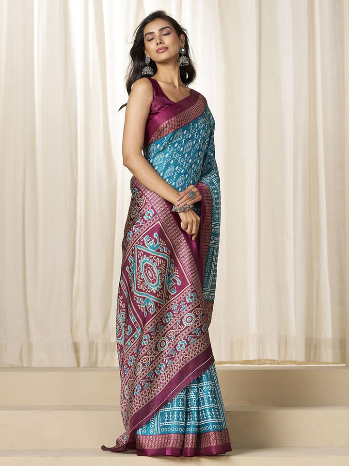 Motif etnik Kalini dicetak ikat saree