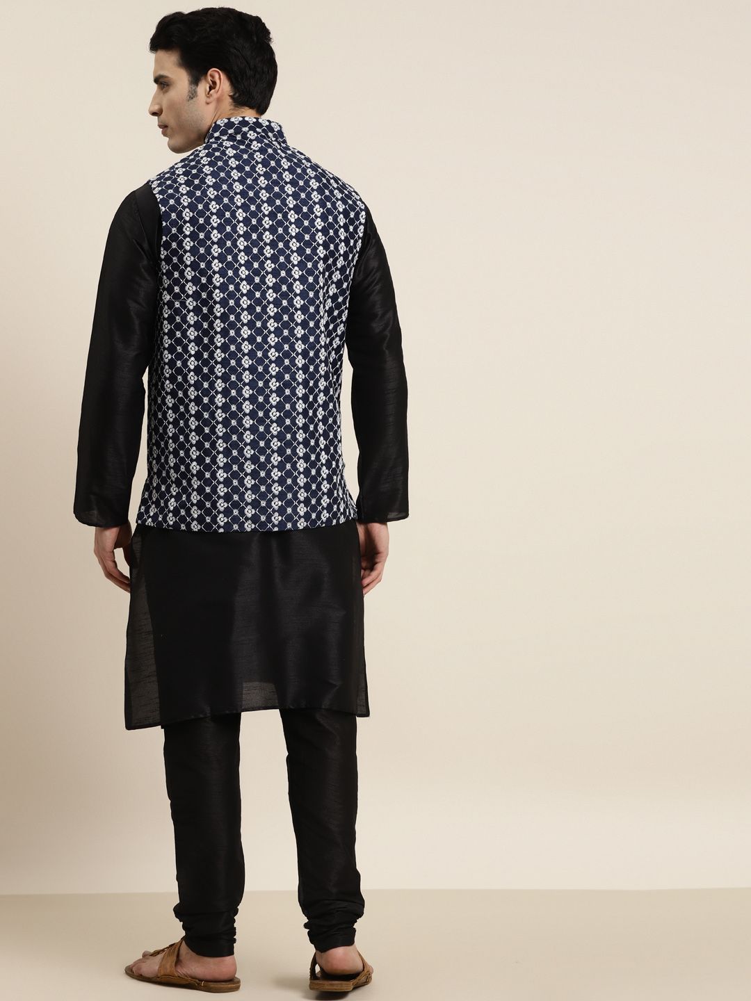 SOJANYA Men Black Solid Kurta with Churidar & Nehru Jacket