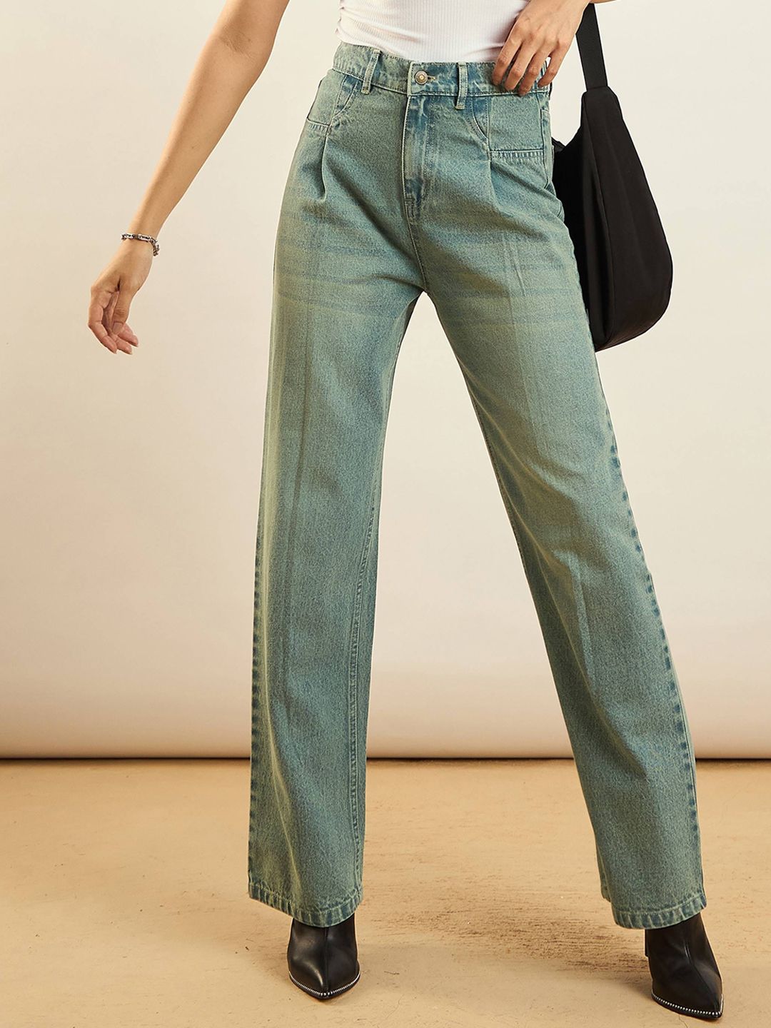 SASSAFRAS Women Straight Fit High-Rise Light Fade Acid Wash Stretchable Jeans