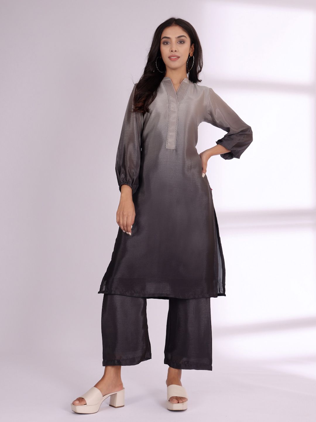 Varanga Mandarin Collar Straight Kurta with Trousers