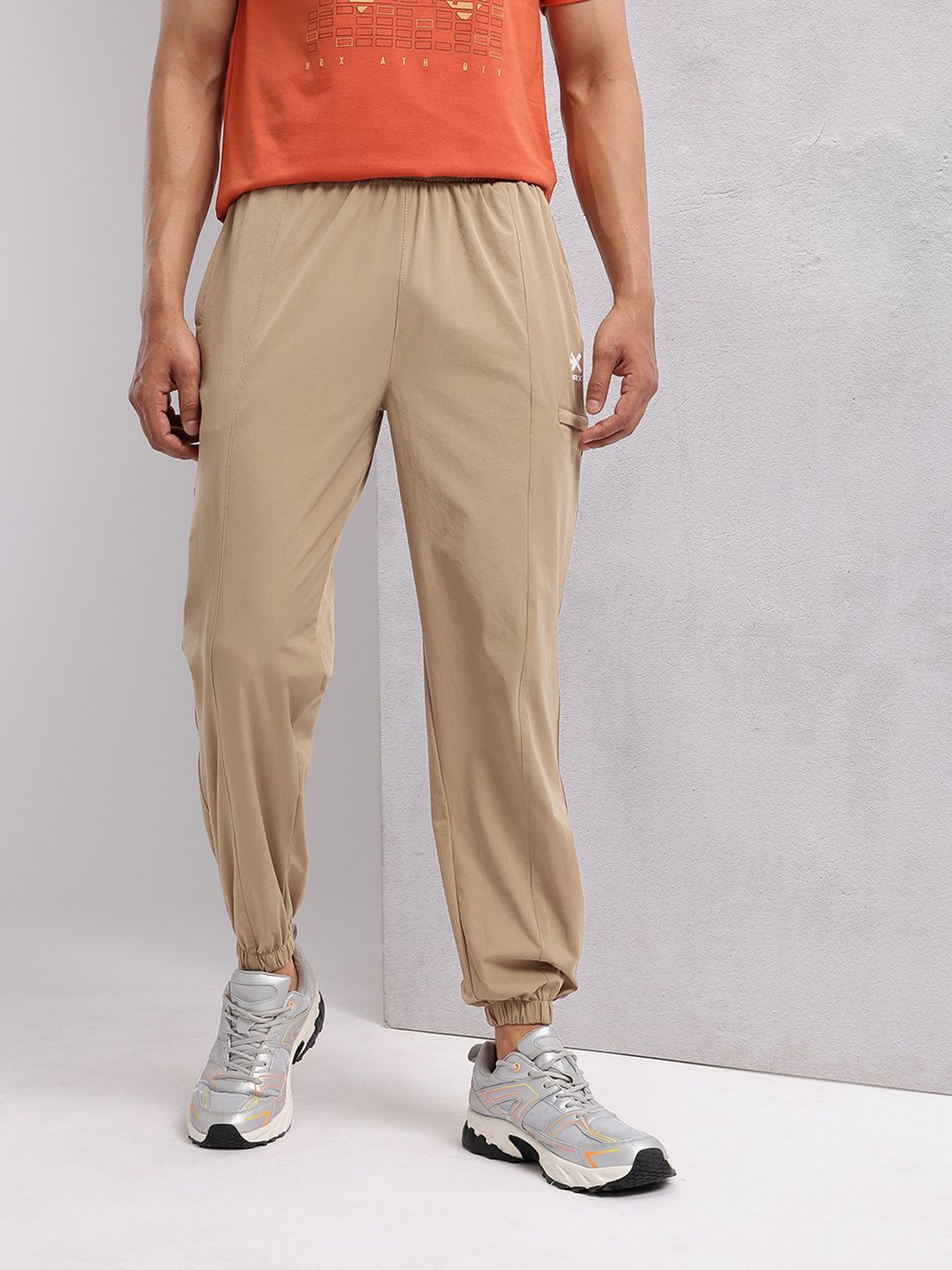 HRX by Hrithik Roshan Men Front Seam Mid-Rise Regular Fit Lifestyle Joggers