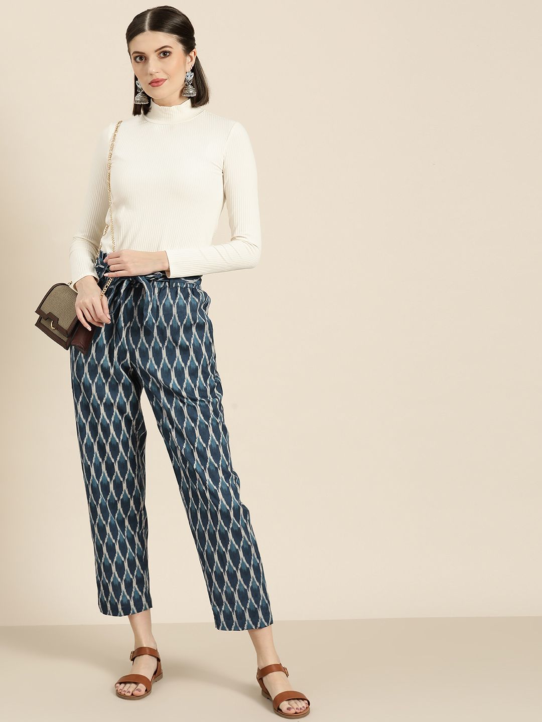 Shae by SASSAFRAS Women Navy Blue & Off-White Ikat Printed Cropped Trousers