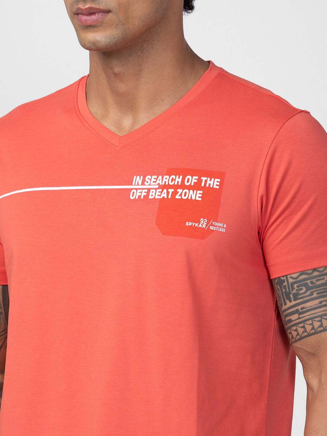 SPYKAR Men Typography Printed V-Neck T-shirt