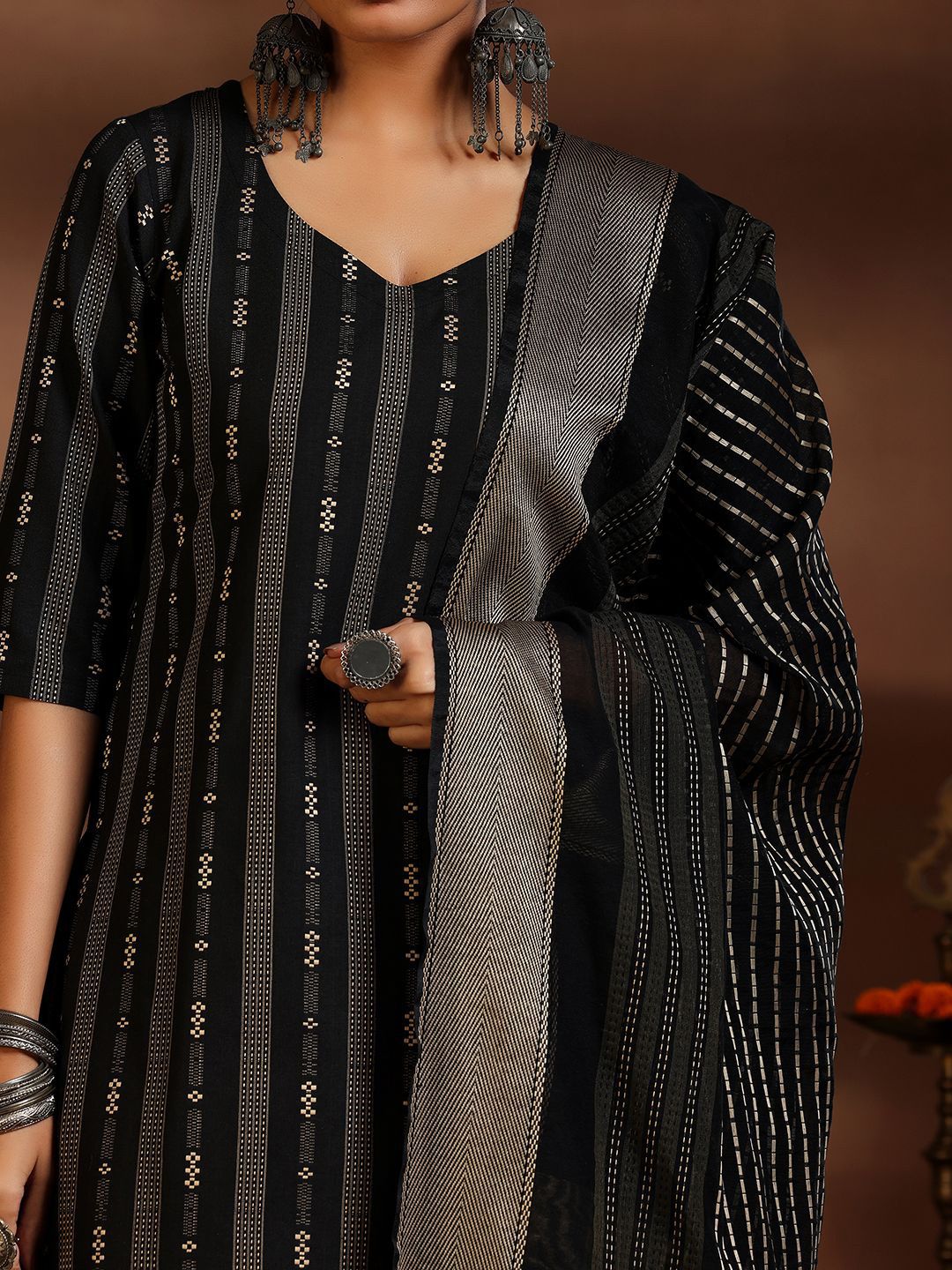Libas Ethnic Motifs Thread Work Straight Kurta with Trousers & With Dupatta