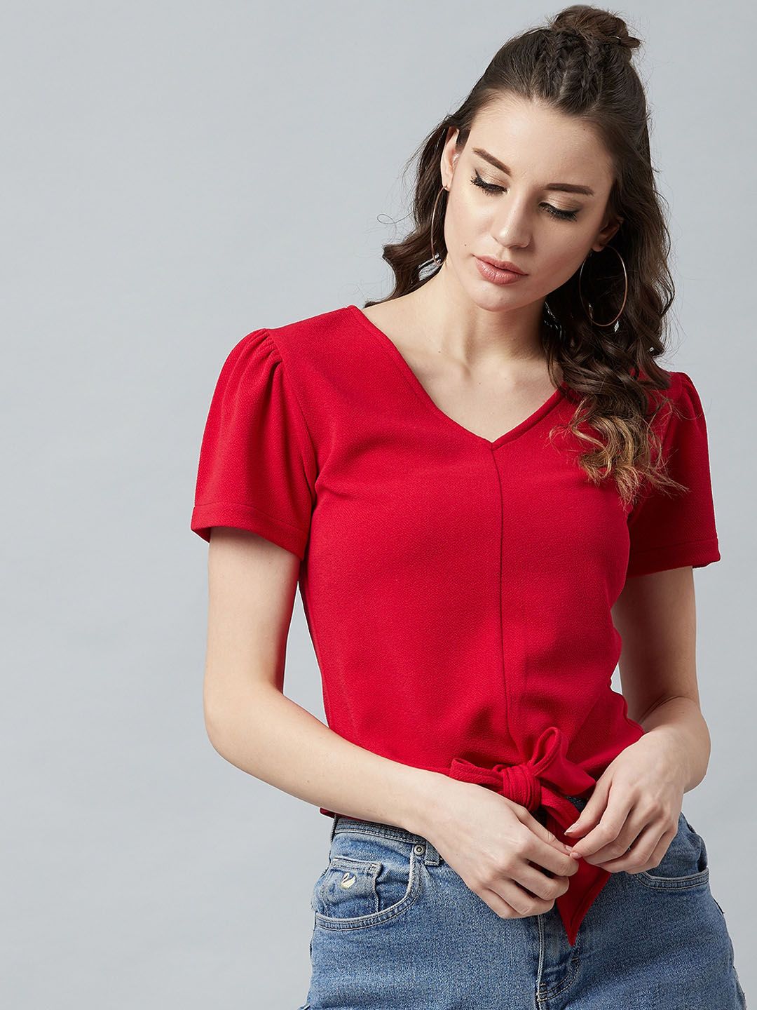 Athena merah diikat atas dengan lengan sedutan