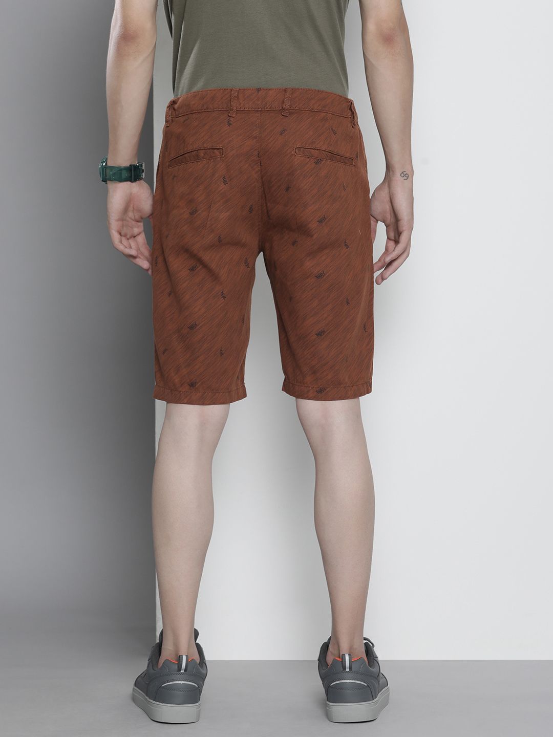 The Indian Garage Co Men Brown Tropical Printed Slim Fit Shorts