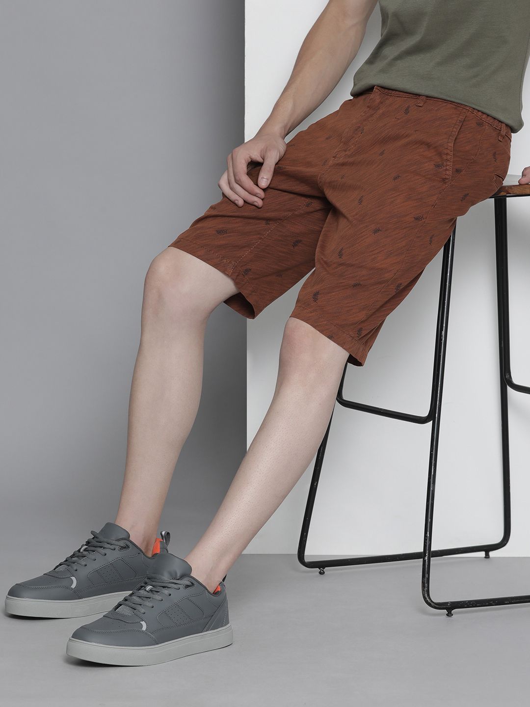The Indian Garage Co Men Brown Tropical Printed Slim Fit Shorts