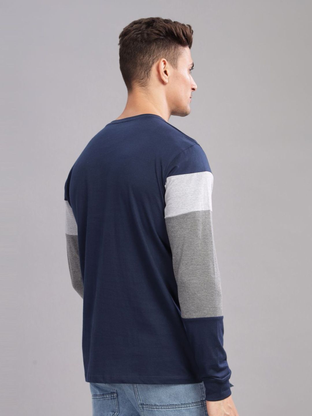 ADRO Men Colourblocked Round Neck T-shirt