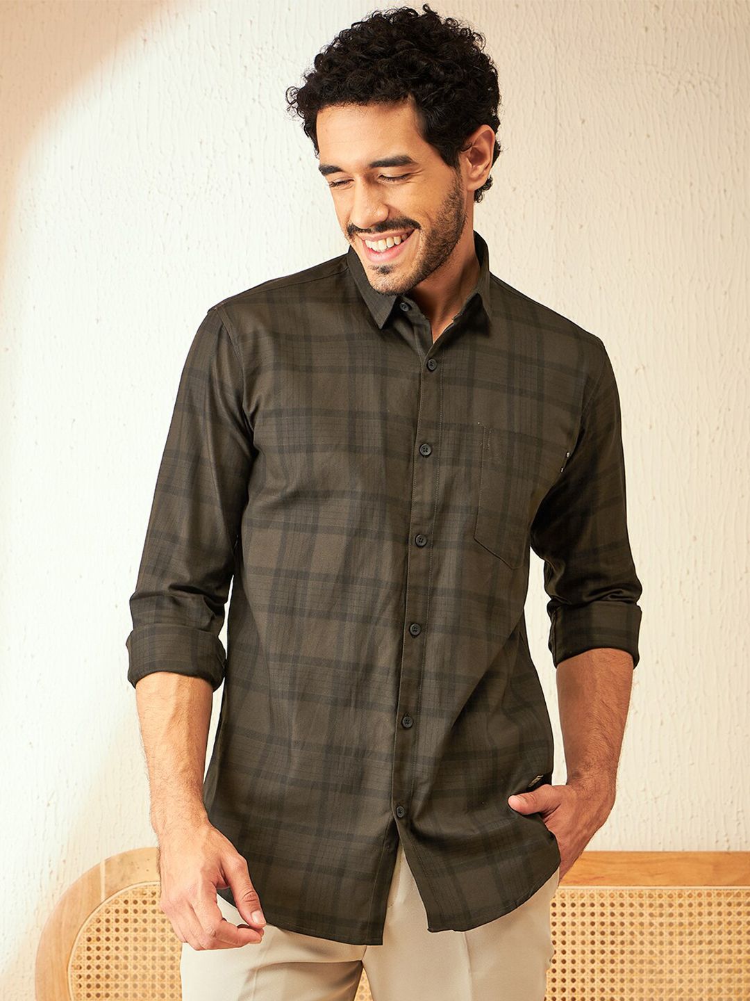 DENNISON Smart Checked Spread Collar Casual Shirt