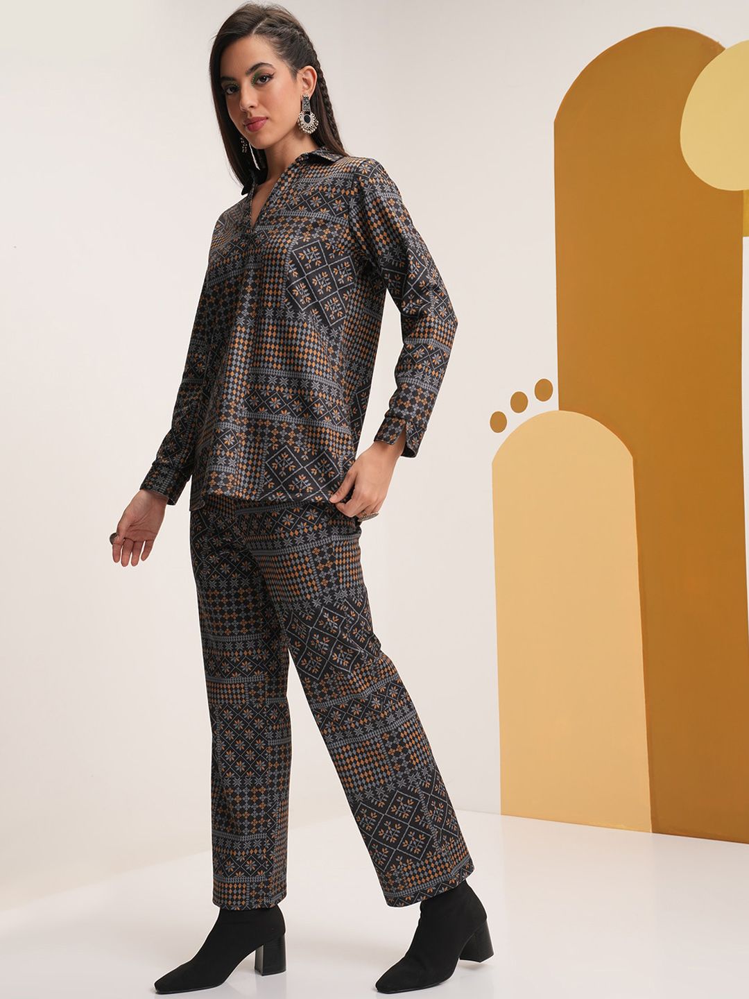 Vishudh Geometric Printed Shirt Collar Tunic With Trousers