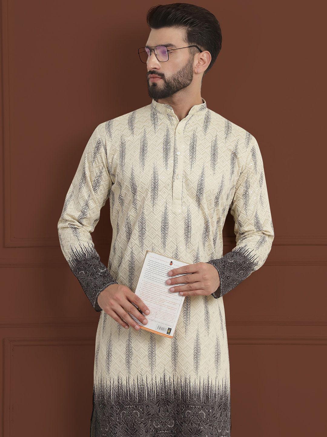 SOJANYA LUXE Motif Etnik Bersulam Kolar Mandarin Lurus Kapas Tulen Kurta & Piyama