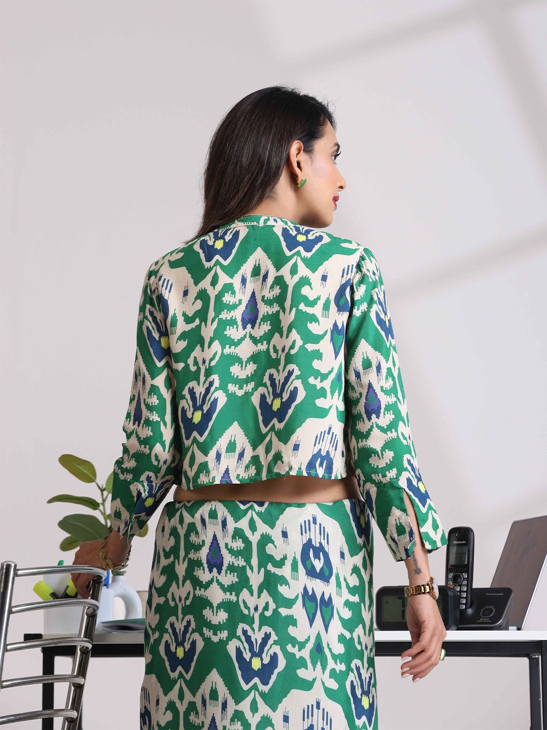trueBrowns Printed Ikat Saree Blouse