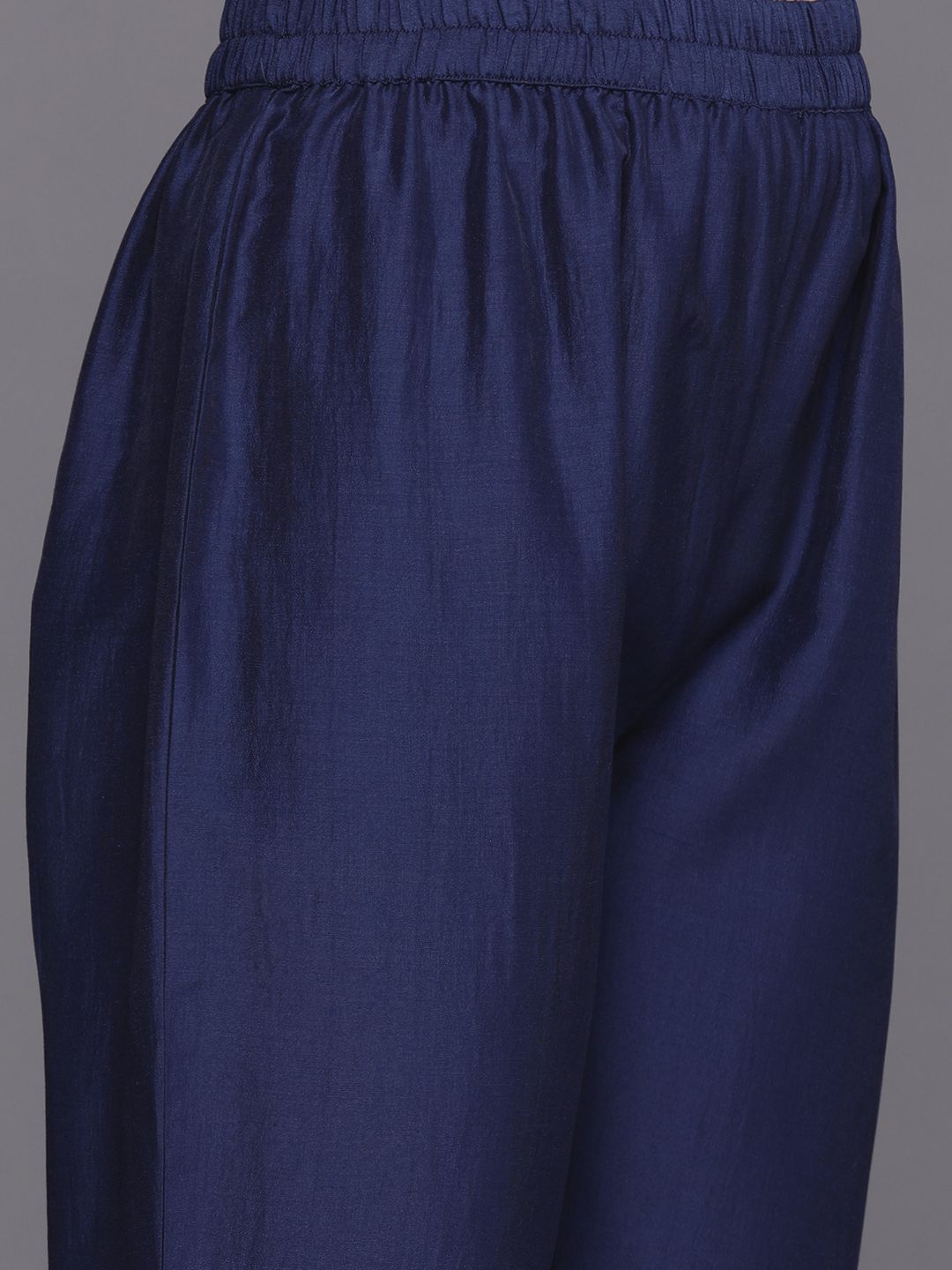 Varanga Women Floral Embroidered Regular Sequinned Kurta with Trousers & With Dupatta