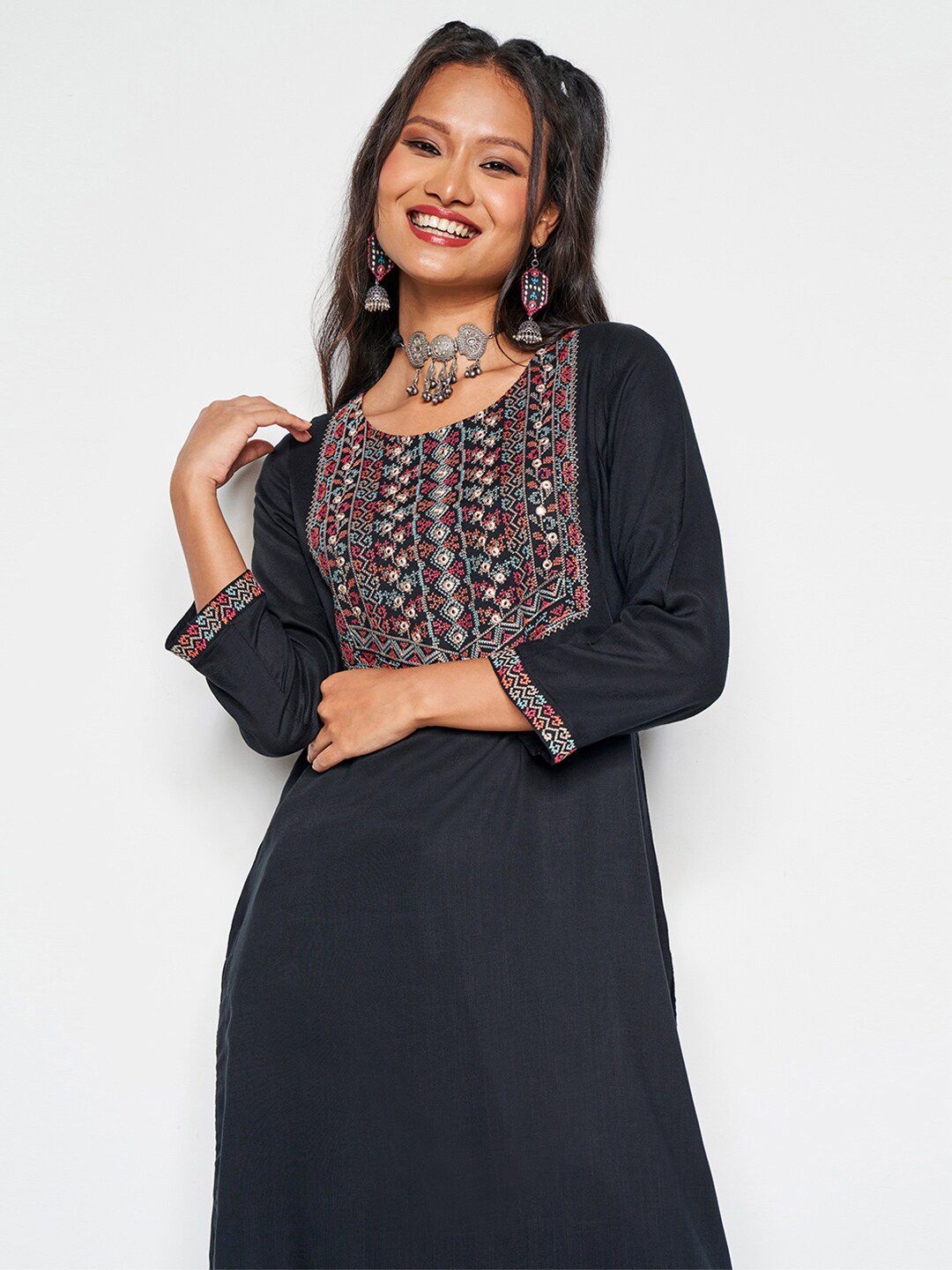 Global Desi Ethnic Motifs Yoke Design Thread Work Straight Kurta