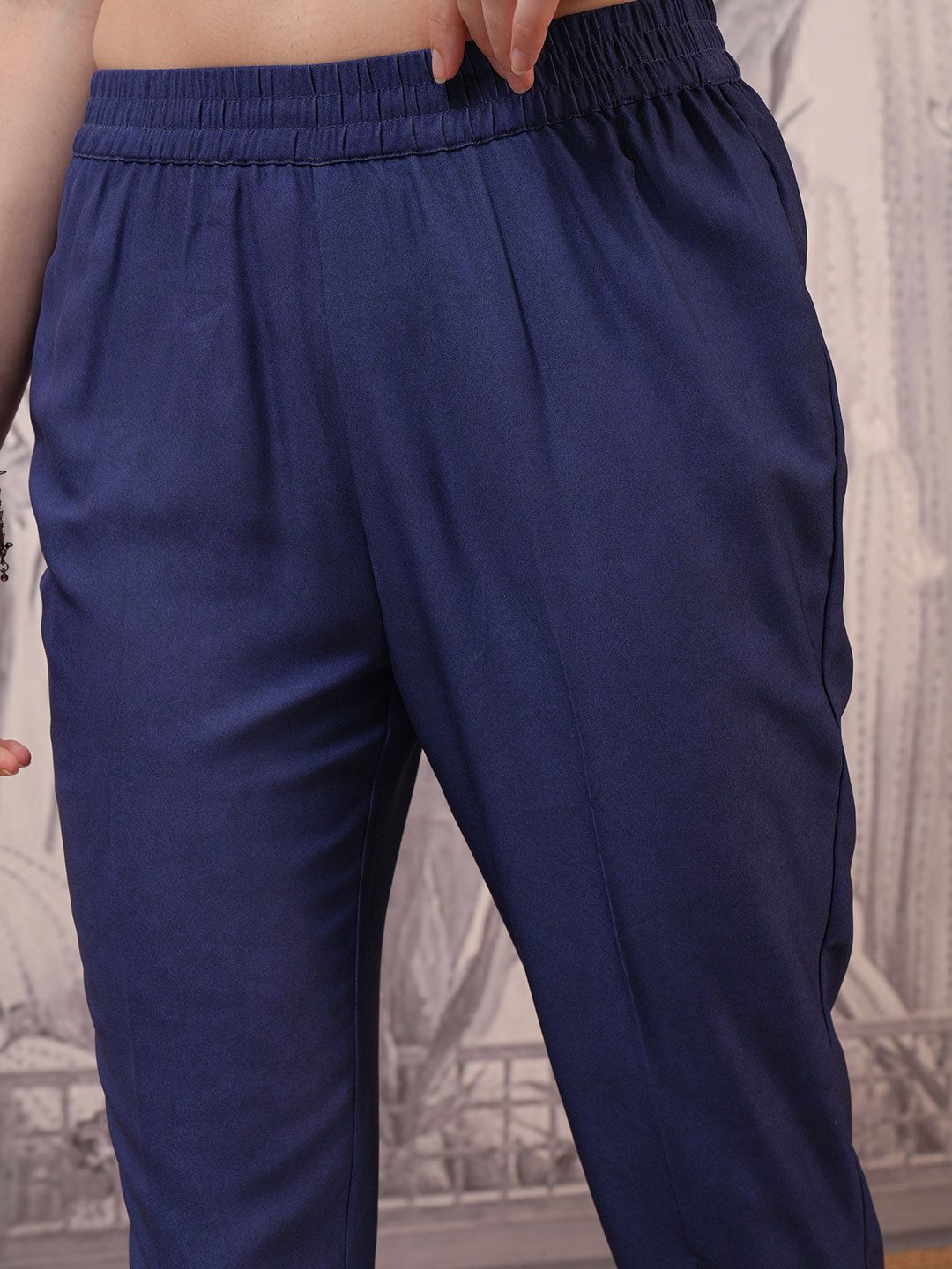 Vishudh Blue Floral Printed Round Neck Straight Kurta with Trouser