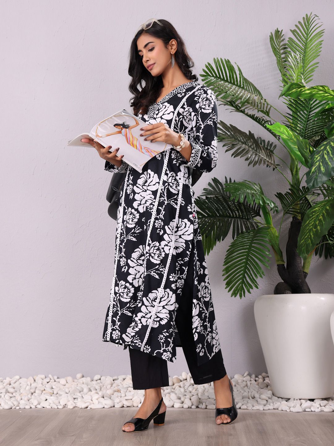 Varanga Floral Printed V-Neck Panelled Pure Cotton A-Line Kurta With Trouser