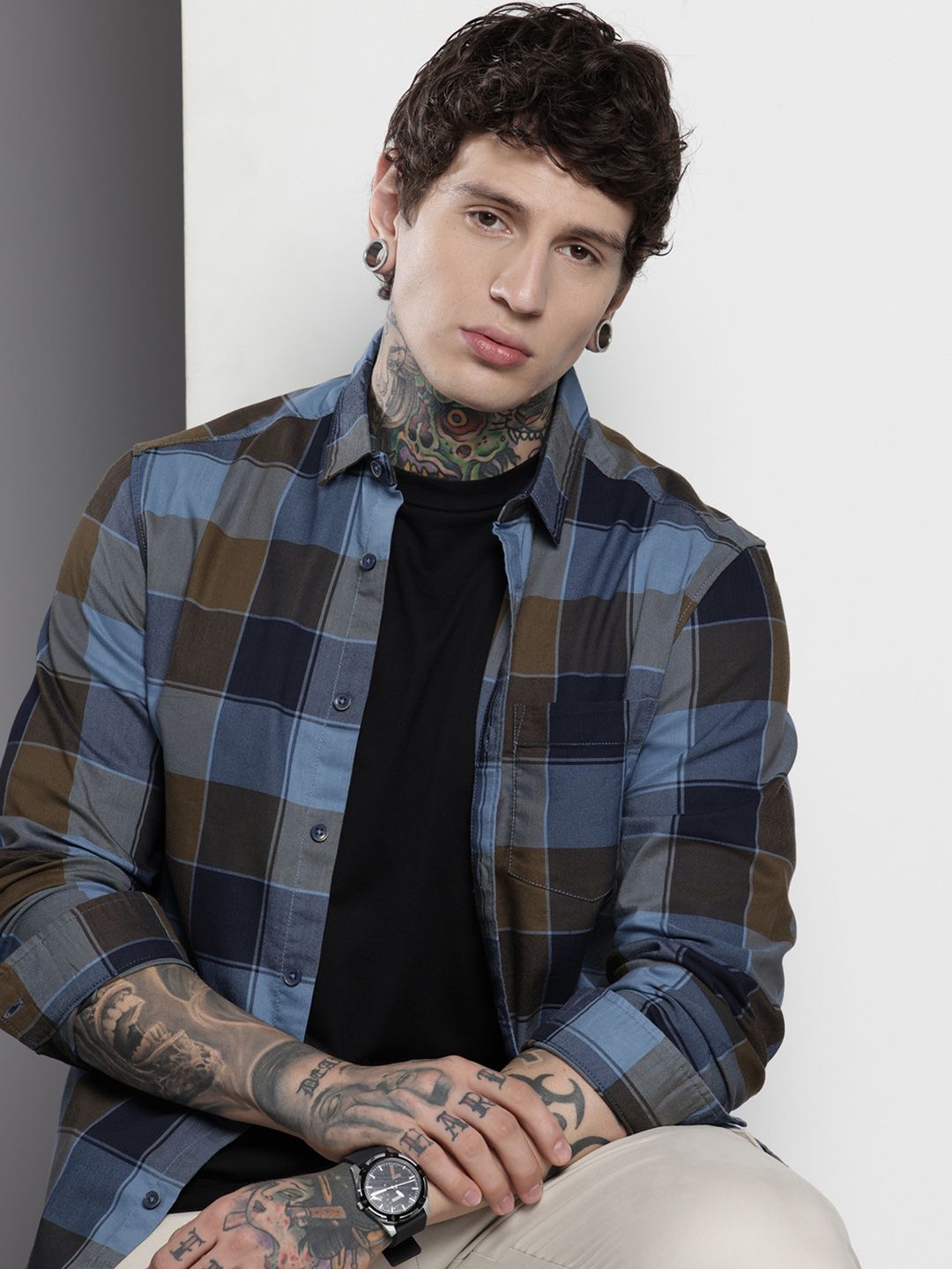 The Indian Garage Co Men Navy Blue Slim Fit Checked Casual Shirt