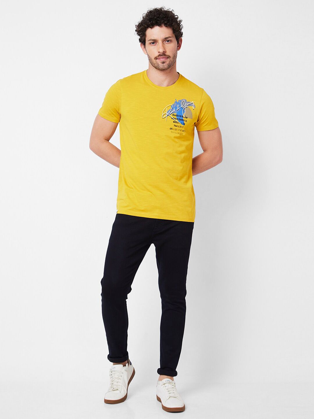 T-shirt tipografi tipografi spykar cetak tipis