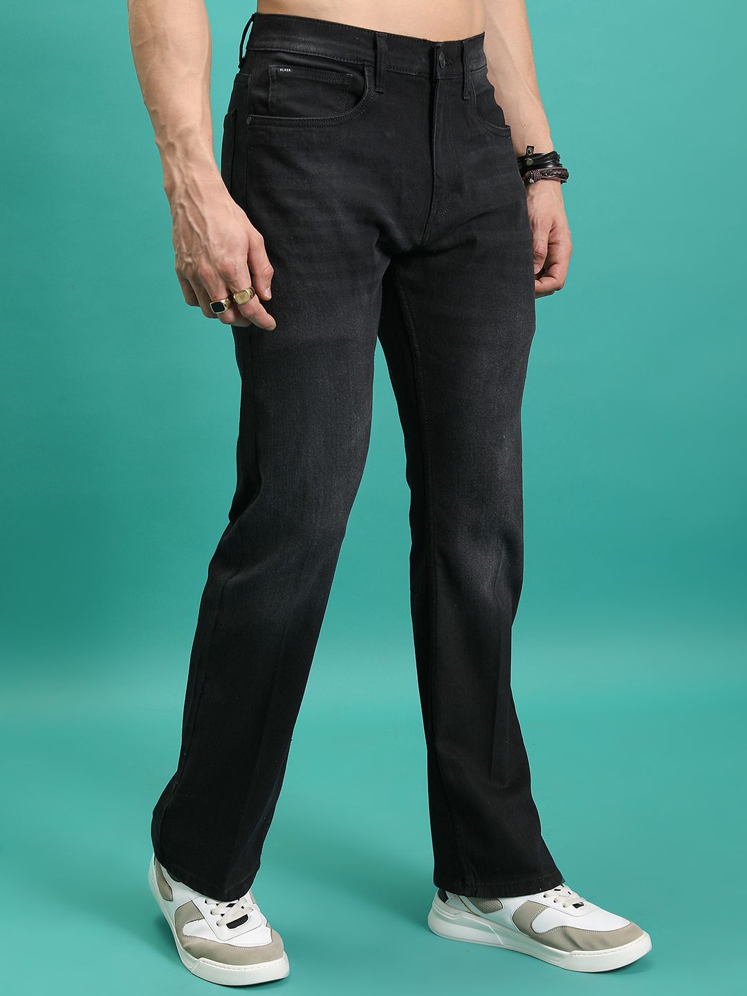 HIGHLANDER Men Black Bootcut Mid-Rise Light Fade Clean Look Stretchable Jeans