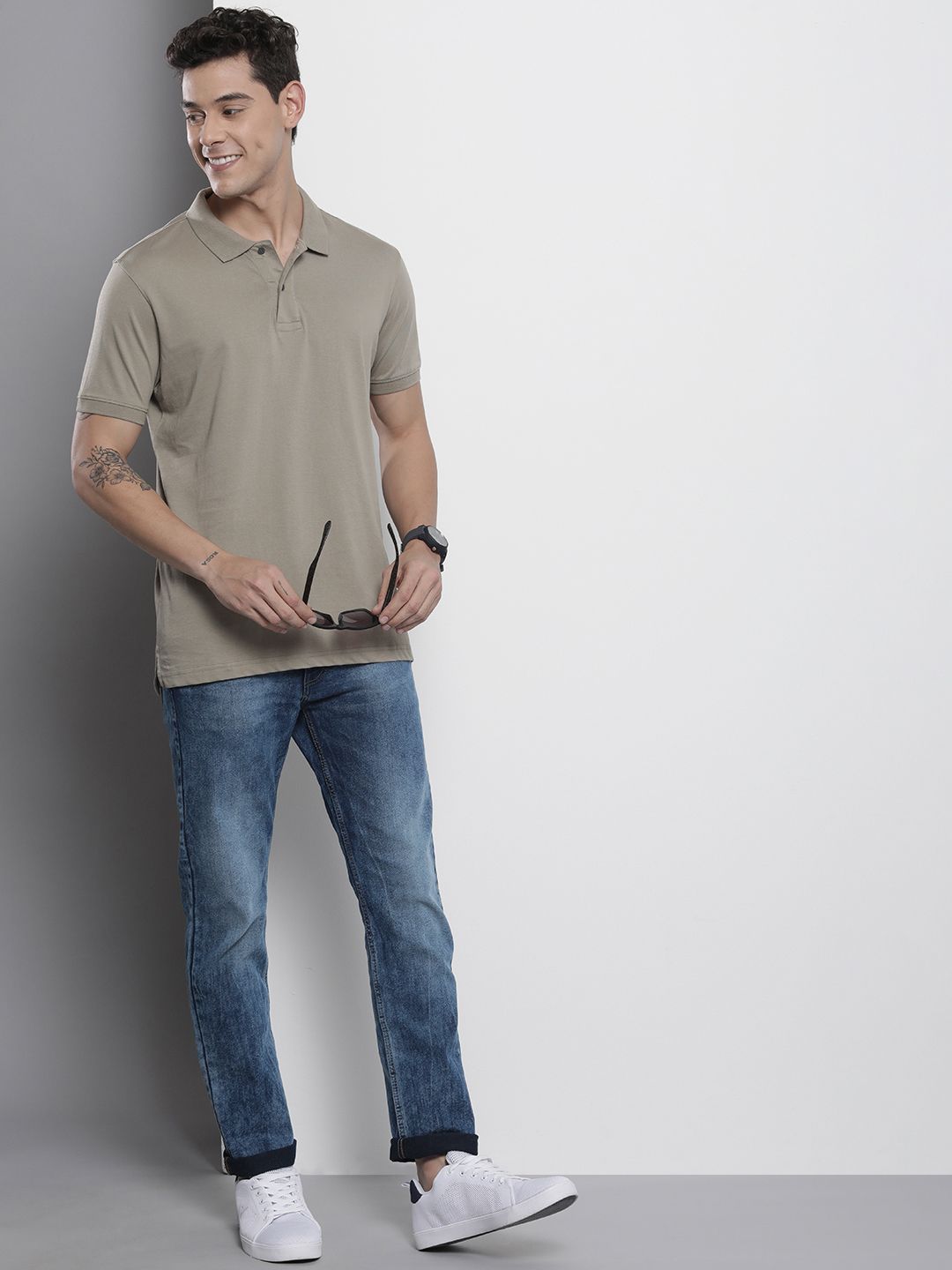 The Indian Garage Co Men Straight Fit Light Fade Jeans