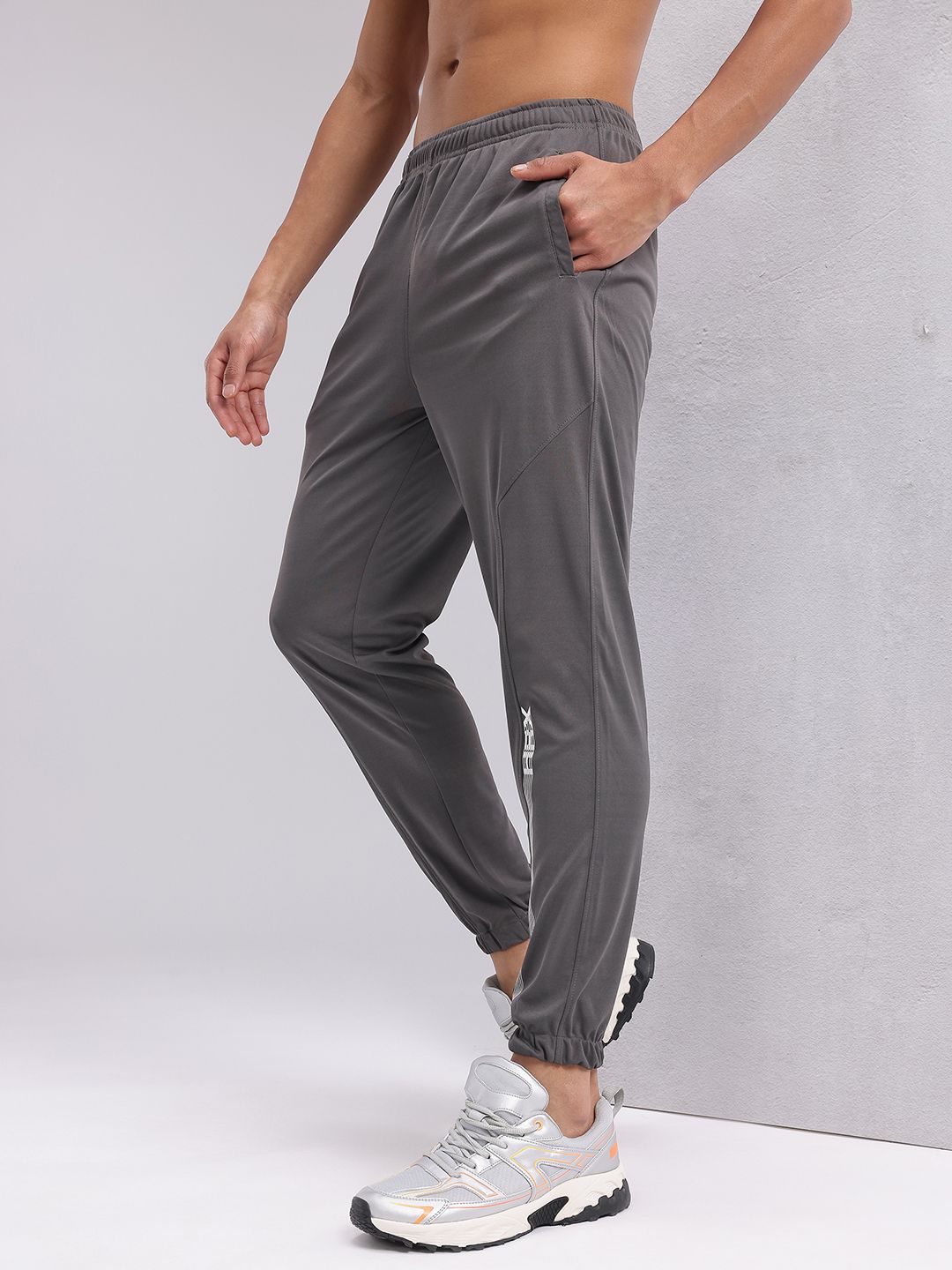 HRX by Hrithik Roshan Men Mid-Rise Brand Logo Detail Rapid-Dry Training Joggers