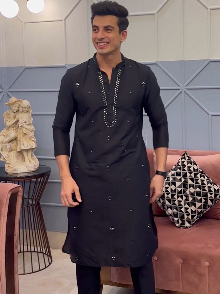 KISAH Geometric Embroidered Mirror Work Kurta