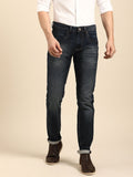 Menjadi lelaki manusia kurus sesuai dengan seluar jeans yang boleh diperbaharui